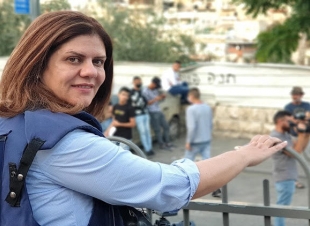 شبكة  الجزيرة الإعلامية ترفع قضية اغتيال شيرين ابوعاقلة لمحكمة الجنايات  الدولية